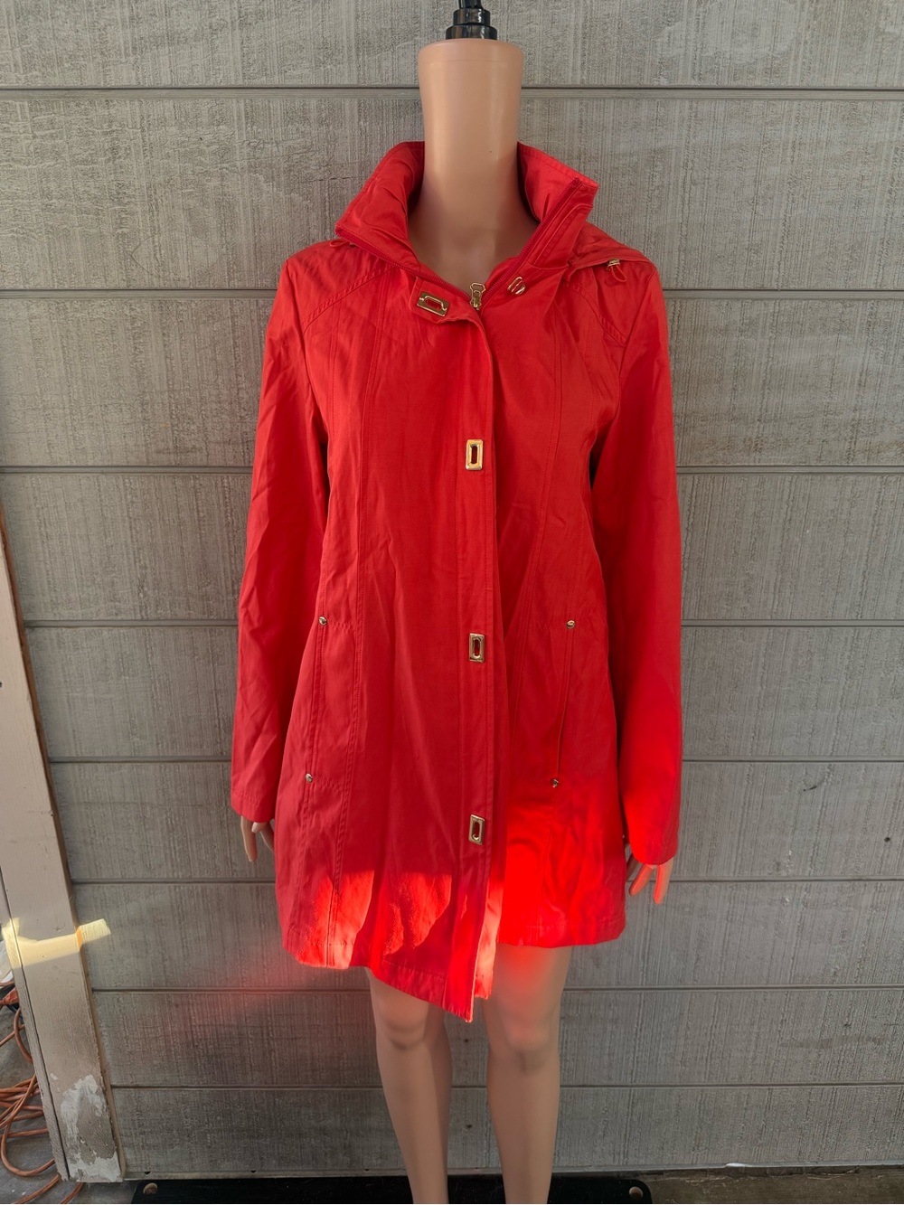 Women’s Jones New York Red orange rain Trench Coat with Gold Accents size medium